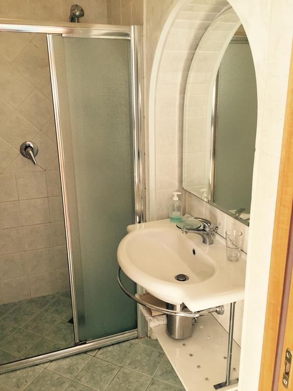 Ai Colli B&B Saló Habitación foto